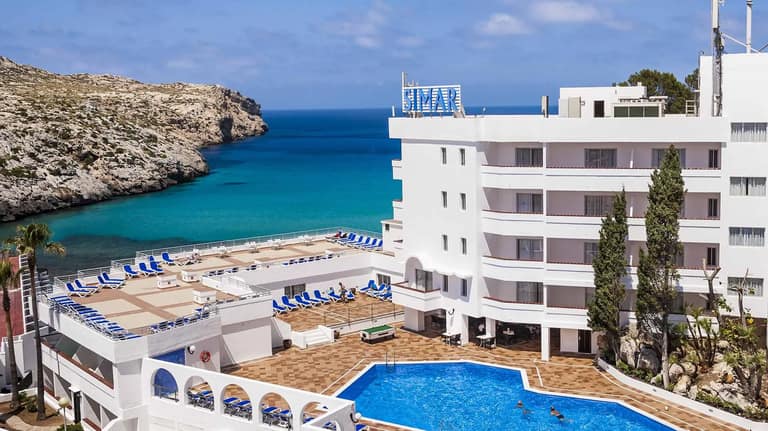Hotel Globales Simar con day pass