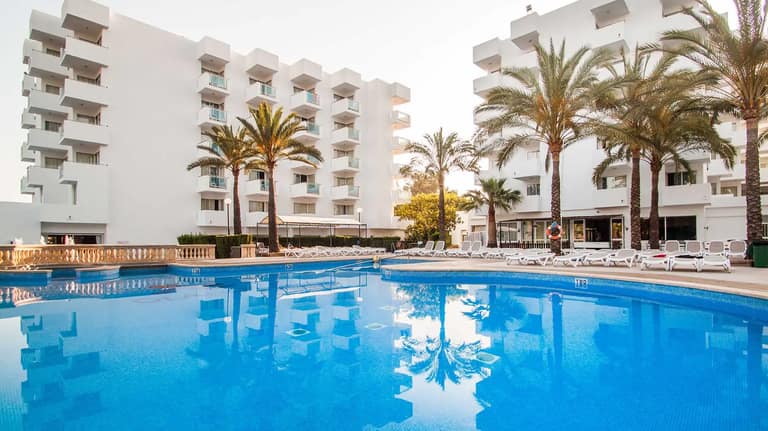 Hotel Globales Maioris con day pass