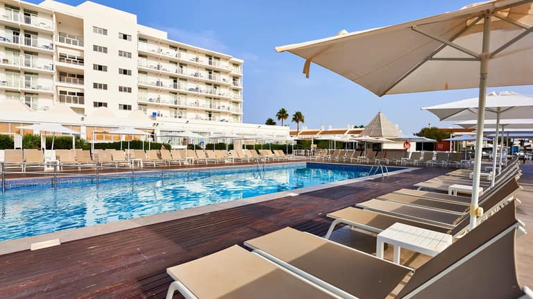 Hotel Globales Cala'n Bosch con day pass