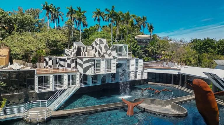 Hotel MUNBA Museo Nacional de la Ballena con day pass