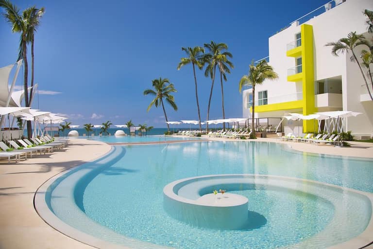 Hotel Krystal Grand Puerto Vallarta con day pass