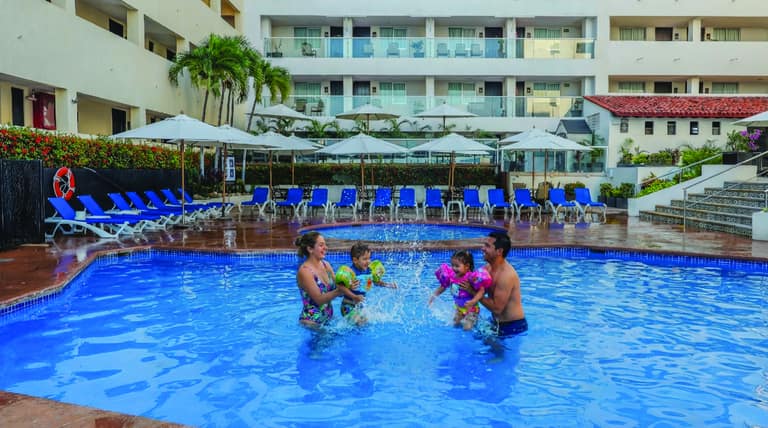 Hotel Hotel Delfin Puerto Vallarta Beach Resort con day pass