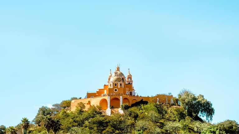 Hotel Tours Culturales y Gastronómicos por Puebla con day pass