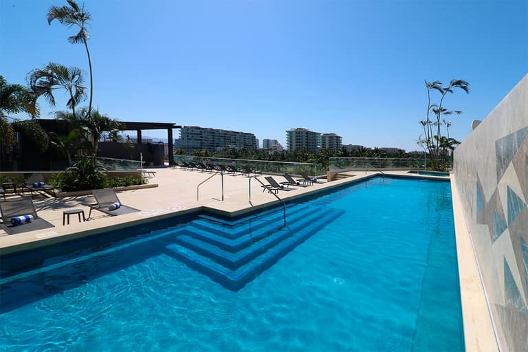 Hotel Holiday Inn & Suites Puerto Vallarta Marina & Golf an IHG Hotel con day pass