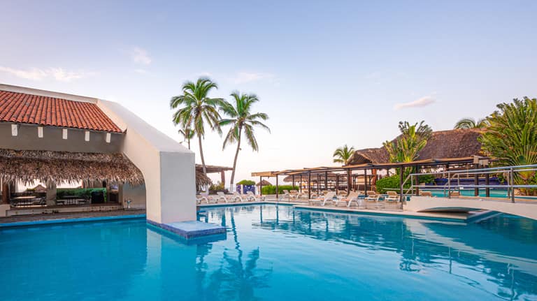 Hotel Park Royal Beach Ixtapa con day pass