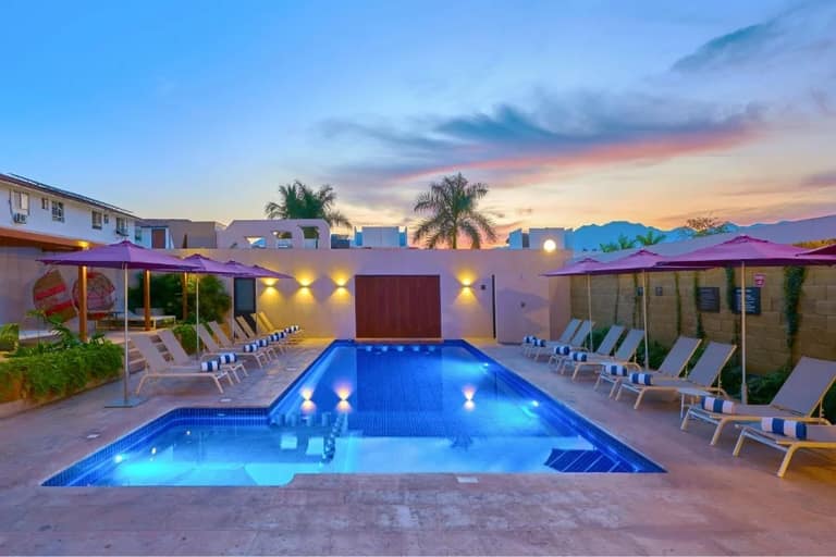 Hotel City Express Plus by Marriott Puerto Vallarta con day pass