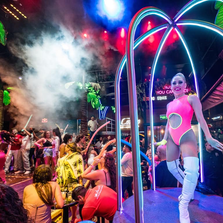 Hotel Congo Bar Cancun con day pass