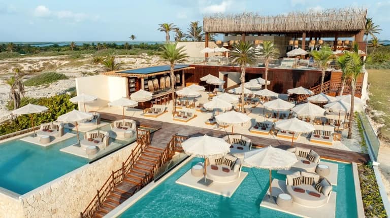 Hotel Ennea Beach Club by Hyatt Vivid Grand Island con day pass