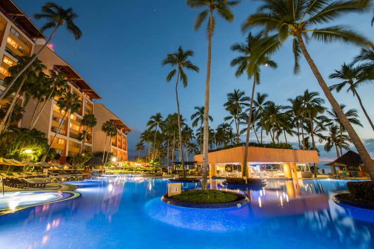 Hotel Club Regina Puerto Vallarta con day pass