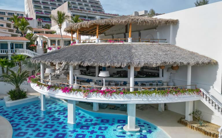 Hotel Mar Del Cabo by Velas Resorts con day pass