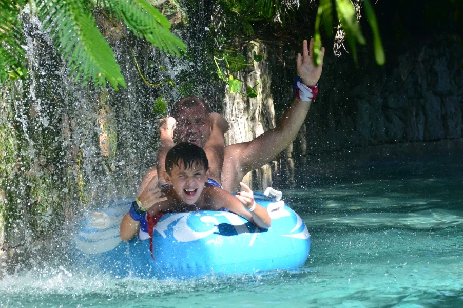 Hotel Tour Caballo y Splash of Emotions con day pass