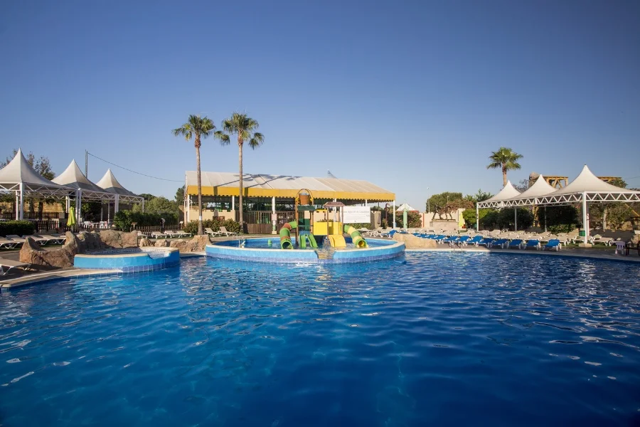 Hotel Magic Robin Hood con day pass