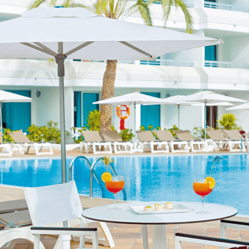 Hotel Akeah Broncemar con day pass