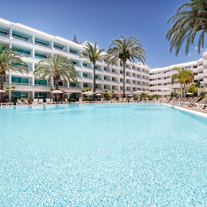 Hotel Akeah Broncemar con day pass