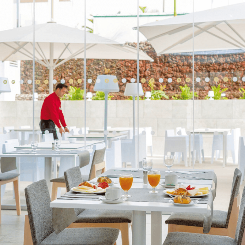 Hotel Akeah Broncemar con day pass