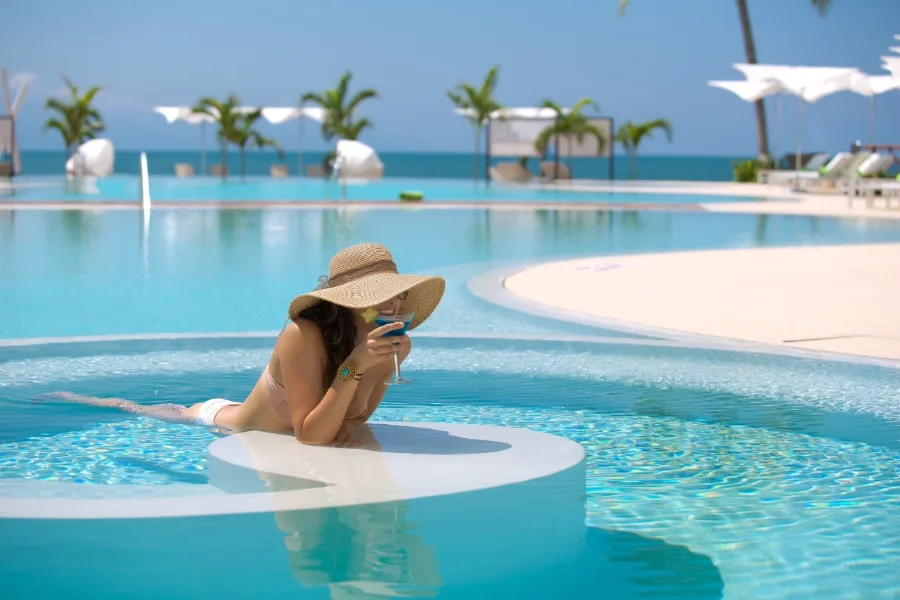 Hotel Krystal Grand Puerto Vallarta  con day pass