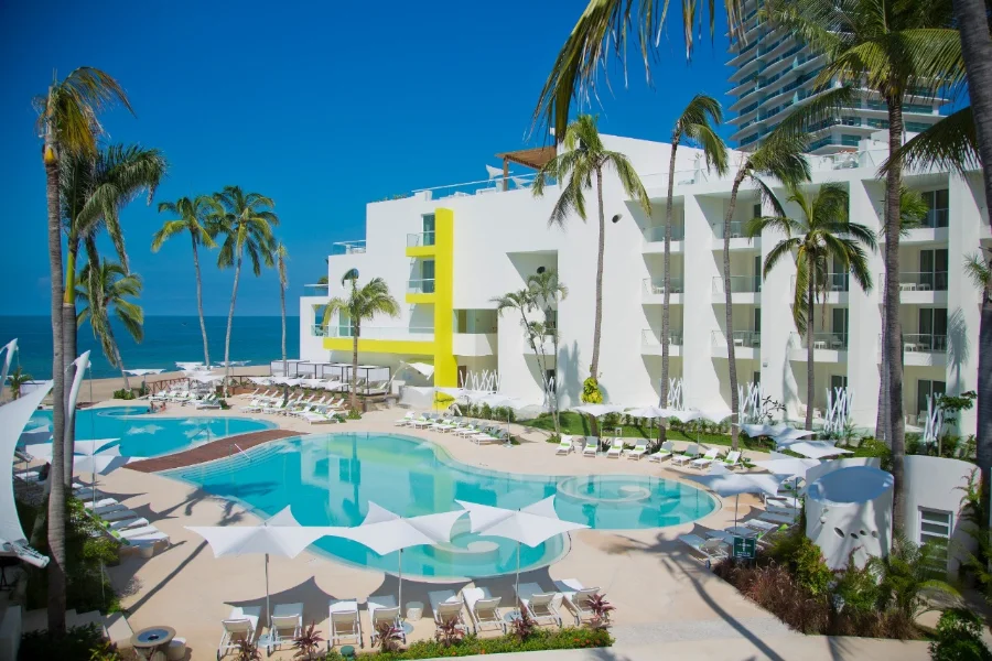 Hotel Krystal Grand Puerto Vallarta  con day pass