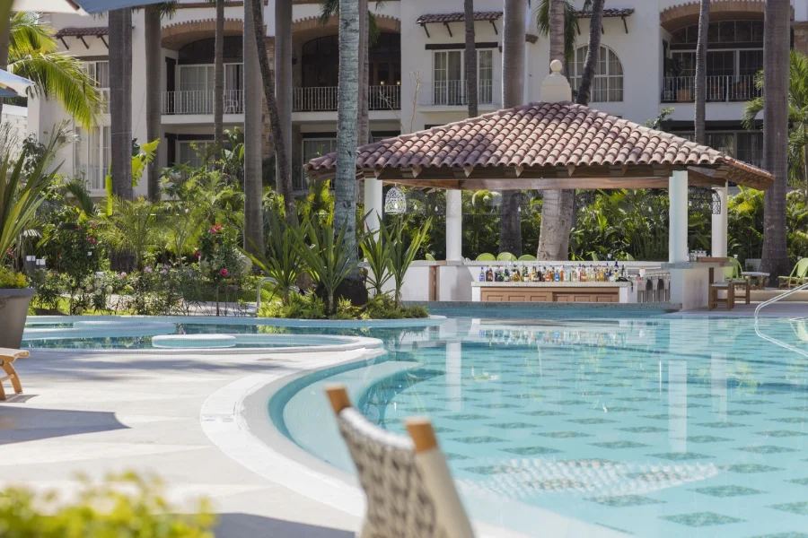 Hotel Krystal Grand Puerto Vallarta  con day pass