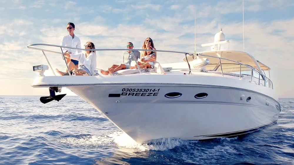 Hotel Navega con estilo y confort a bordo del PRO con day pass