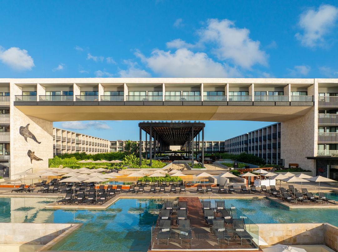 Hotel Devossion By Live Aqua Playa del Carmen con day pass