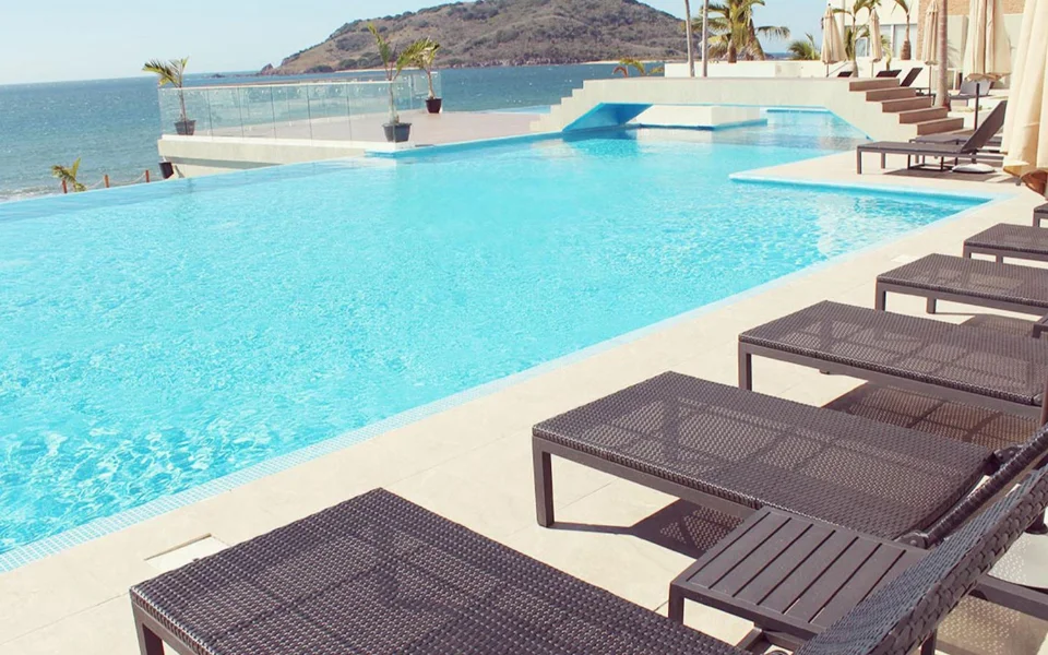 Hotel DoubleTree By Hilton Mazatlán con day pass