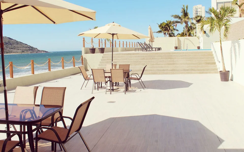 Hotel DoubleTree By Hilton Mazatlán con day pass