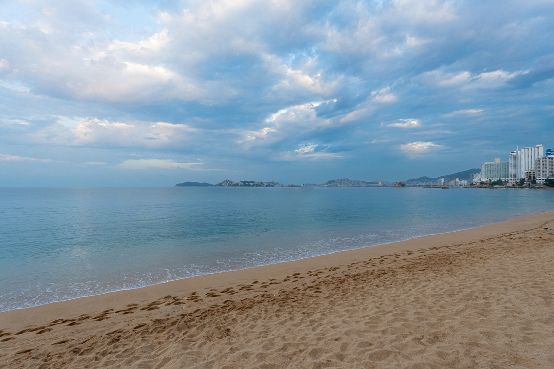 Hotel Copacabana Beach Hotel Acapulco con day pass