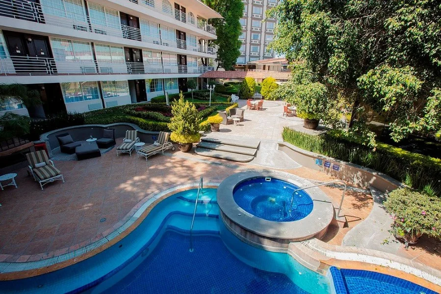 Hotel Krystal Satelite Maria Barbara con day pass