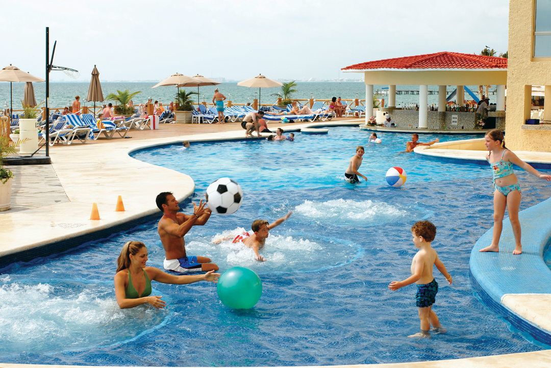 Hotel All Ritmo Cancún Resort & Waterpark con day pass