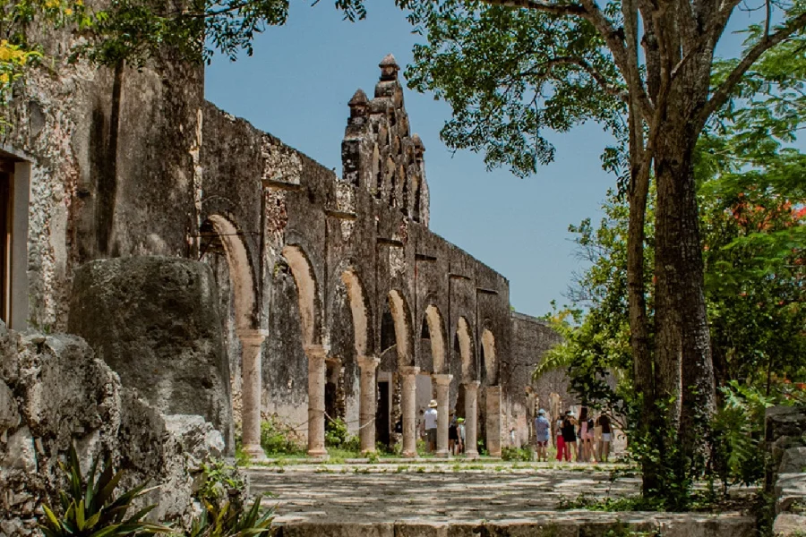 Hotel Tour Privado Hacienda y Cenotes Mucuyché con day pass