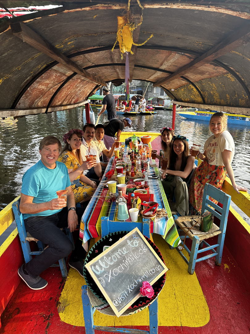 Hotel Fiesta Mexicana en Xochimilco con day pass