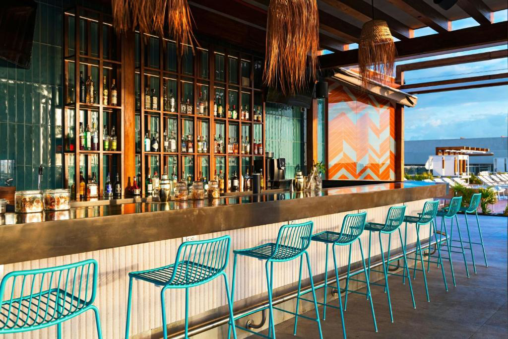 Hotel Aloft Playa del Carmen con day pass