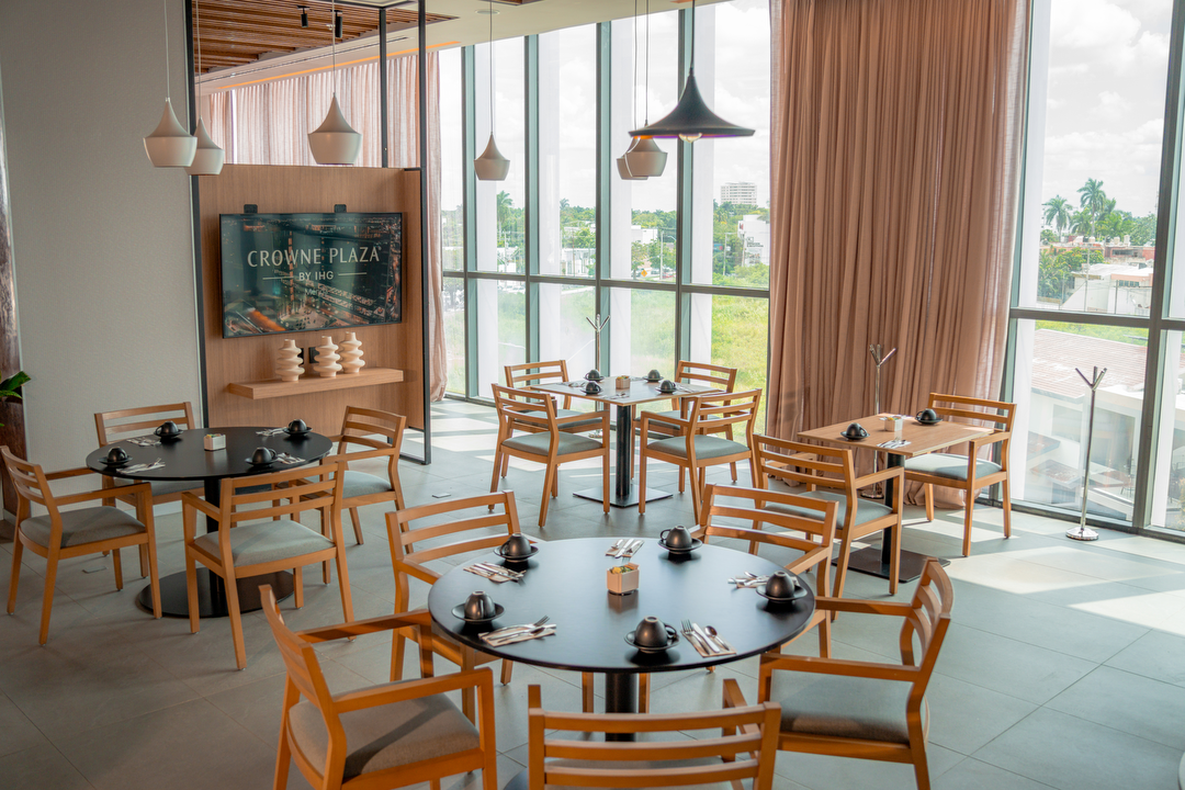 Hotel Crowne Plaza Merida by IHG con day pass