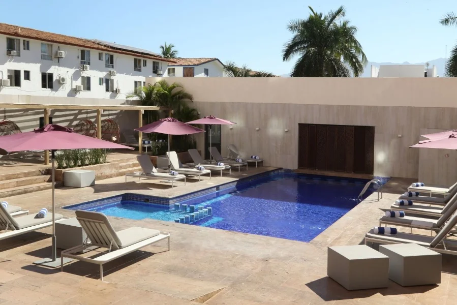 Hotel City Express Plus by Marriott Puerto Vallarta con day pass