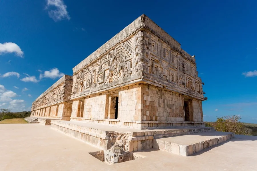 Hotel Tour Privado Uxmal Zona Arqueológica  con day pass