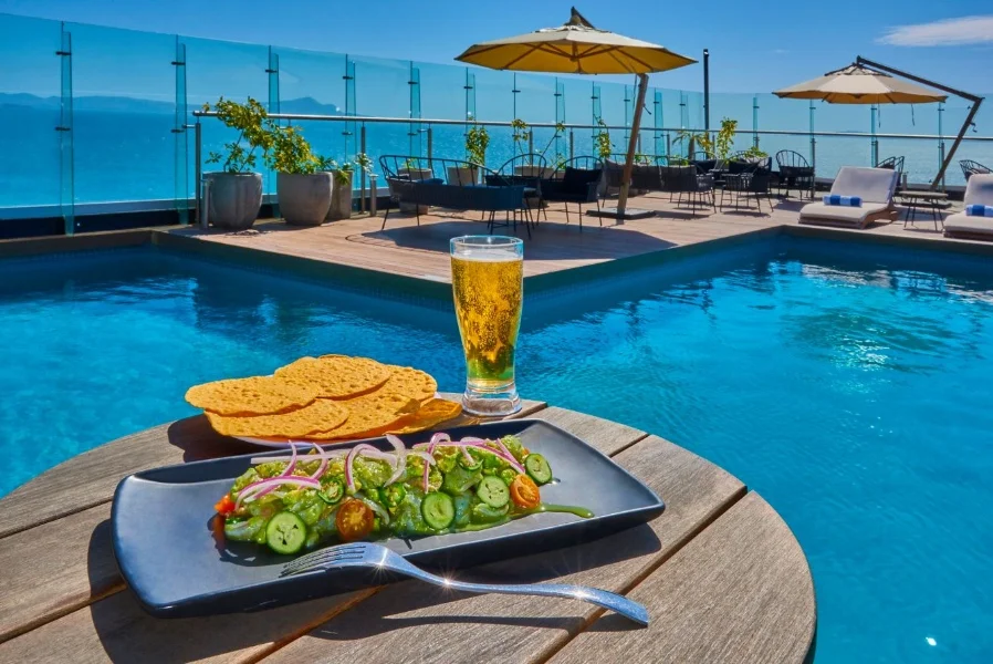 Hotel City Express Plus by Marriott Ensenada con day pass