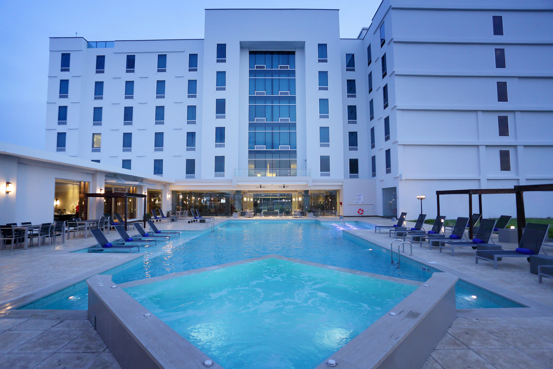 Hotel Crowne Plaza Panama Airport con day pass