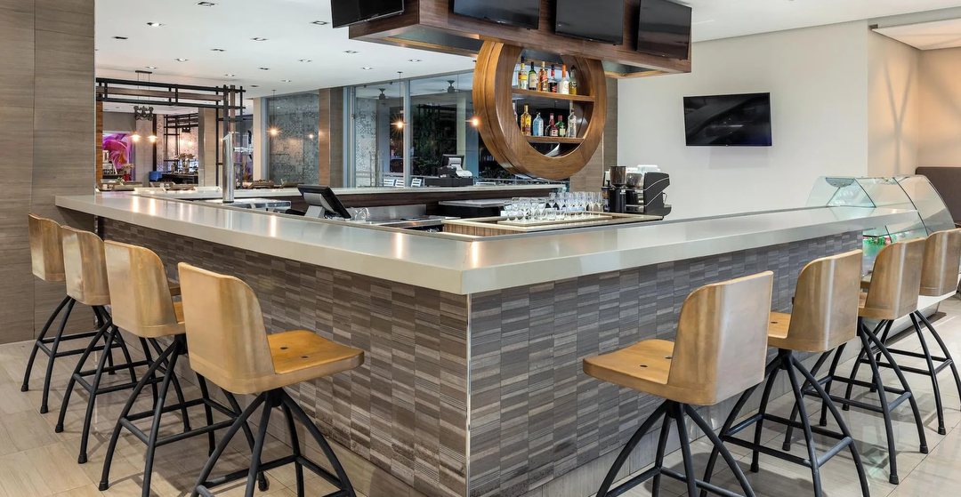 Hotel Crowne Plaza Panama Airport con day pass