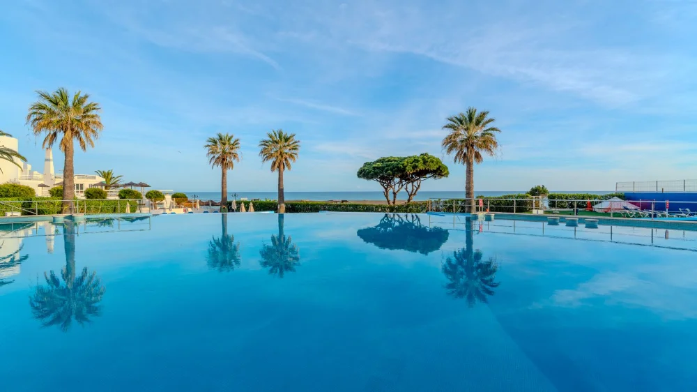 Hotel Grand Muthu Oura View Beach Club con day pass