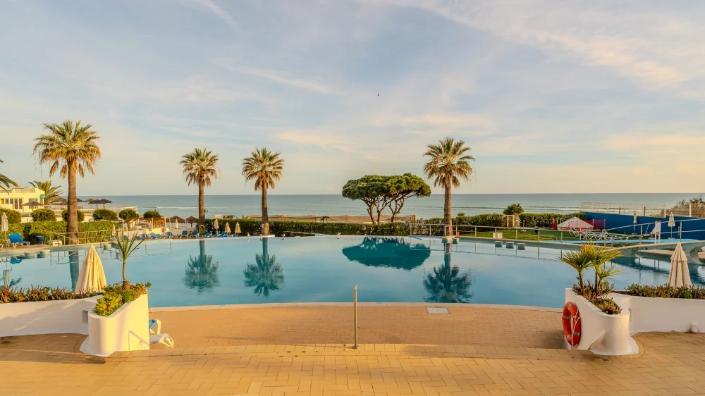 Hotel Grand Muthu Oura View Beach Club con day pass