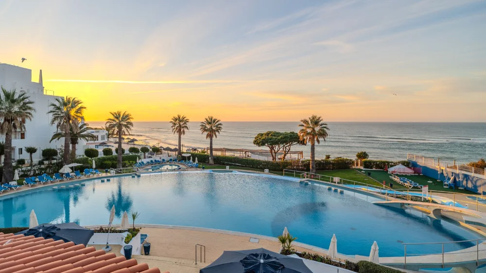 Hotel Grand Muthu Oura View Beach Club con day pass